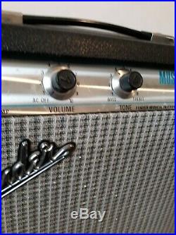 Vintage 1973 Fender Musicmaster CFA 7010 bass guitar tube amp, works great
